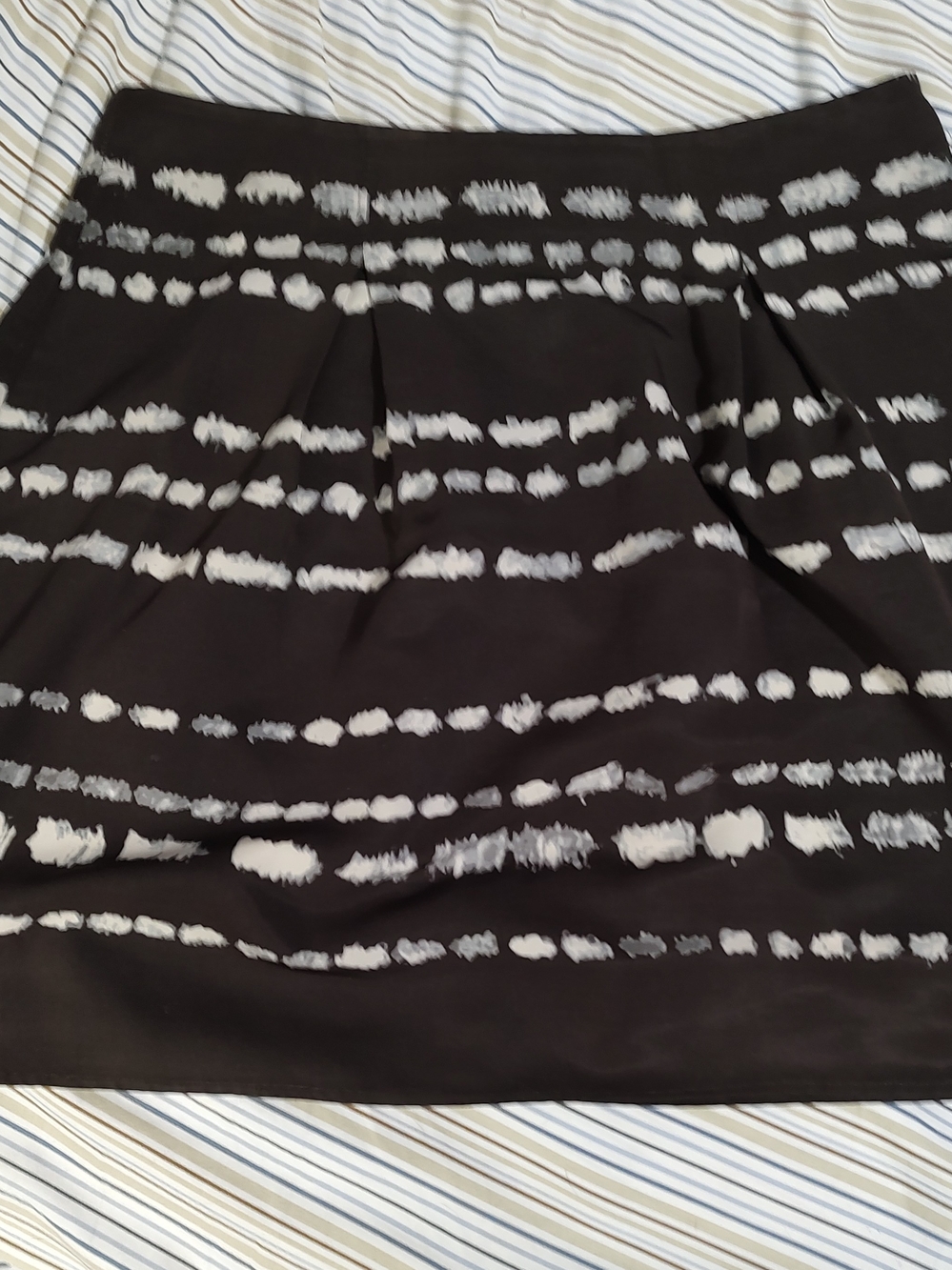 Simply Vera Vera Wang Black Skirt with White Brushstroke Stripes
